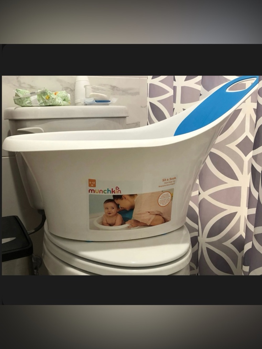 Munchkin White Bath Tub with Blue Support Insert
